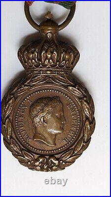 Médaille de Sainte-Hélène 1857 belle ciselure et patine