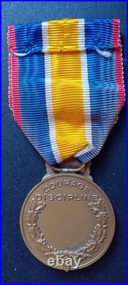 Médaille de la Gendarmerie Nationale. Modèle avec poinçon, revers de la grenade