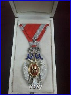 Médaille décoration Ordre Aigle Blanc Serbie poilu succession grenier