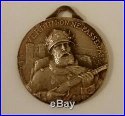 Médaille décoration RASUMNY 14/18 Verdun on ne passe pas