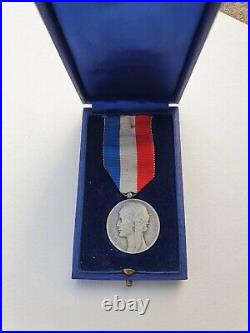 Médaille des Epidémies, ministère de la Santé Publique, argent, 1947, boite