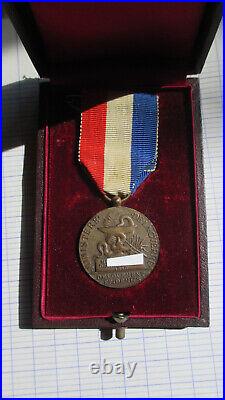 Médaille des épidémies ministère guerre attribuée 1916 + boite
