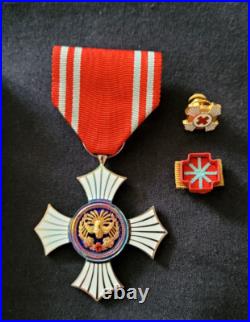 Médaille du Mérite Croix Rouge argent émail XXe Japan Merit Medal Red Cross