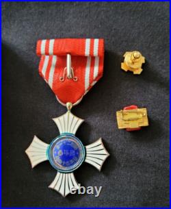 Médaille du Mérite Croix Rouge argent émail XXe Japan Merit Medal Red Cross