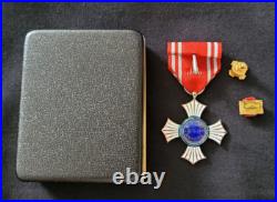 Médaille du Mérite Croix Rouge argent émail XXe Japan Merit Medal Red Cross