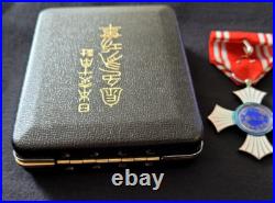 Médaille du Mérite Croix Rouge argent émail XXe Japan Merit Medal Red Cross