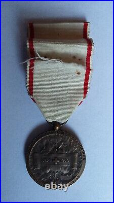 Médaille du cinquantenaire de l'Association des Dames Françaises (ADF). Cr. Rouge