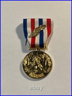 Médaille du travail 2003 avec sa boite Monnaie de Paris (130-16/A2)