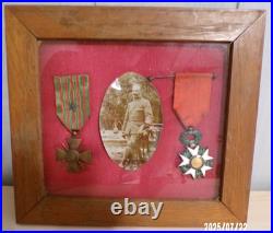 Médaille legion d'honneur + croix de guerre + photo 14/18 SOUS CADRE WW1