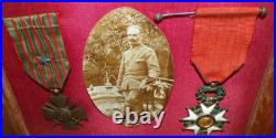 Médaille legion d'honneur + croix de guerre + photo 14/18 SOUS CADRE WW1