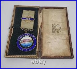 Médaille maçonnique en argent et émail avec étui d'origine / Loge Ataka 1913