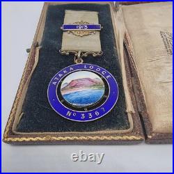 Médaille maçonnique en argent et émail avec étui d'origine / Loge Ataka 1913