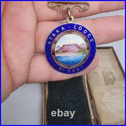 Médaille maçonnique en argent et émail avec étui d'origine / Loge Ataka 1913