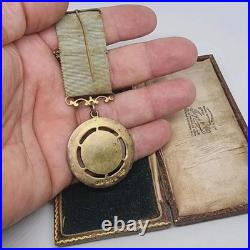 Médaille maçonnique en argent et émail avec étui d'origine / Loge Ataka 1913