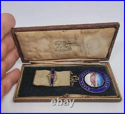 Médaille maçonnique en argent et émail avec étui d'origine / Loge Ataka 1913