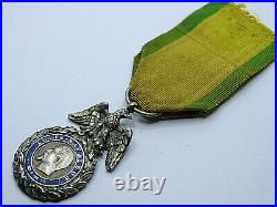 Medaille militaire modéle second Empire, en argent avec son ruban / ancre / 016