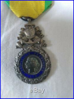Médaille militaire monobloc dite modèle des Versaillais