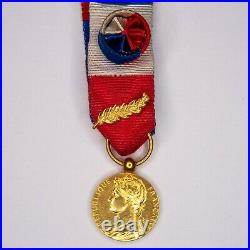 Médaille miniature d'officier de l'ordre du ministère du travail en or
