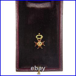 Médaille miniature de l'ordre de Saint Grégoire Le Grand en or et émail. Bon ét