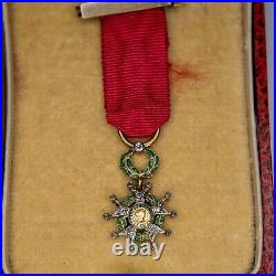 Médaille miniature de la légion d'honneur en or et diamants? Avec son épingle