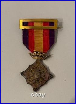 Médailles Et Décorations Civiles Et Militaires. Espagne Et France. C 1890-1921