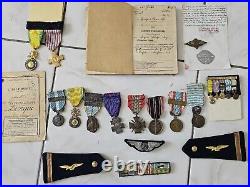 Médailles d'un aviateur de la Seconde Guerre Mondiale Carnet de vol bien Rempli