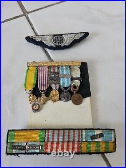Médailles d'un aviateur de la Seconde Guerre Mondiale Carnet de vol bien Rempli