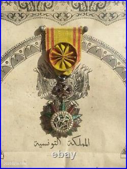 Médailles décorations ordres