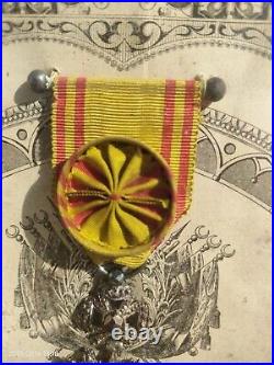 Médailles décorations ordres