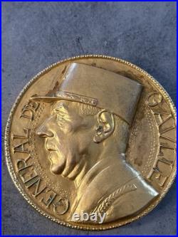 Médaillon Commemorative General De Gaulle En Bronze Doré A L'or