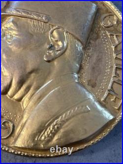 Médaillon Commemorative General De Gaulle En Bronze Doré A L'or