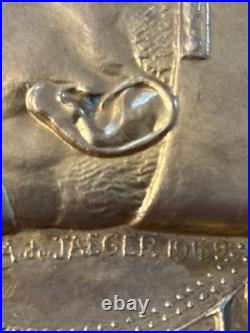Médaillon Commemorative General De Gaulle En Bronze Doré A L'or