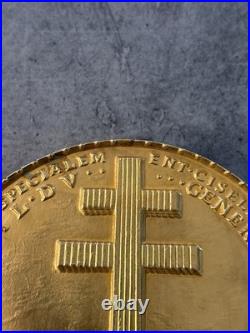 Médaillon Commemorative General De Gaulle En Bronze Doré A L'or