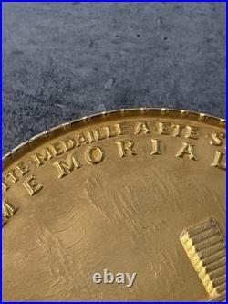 Médaillon Commemorative General De Gaulle En Bronze Doré A L'or