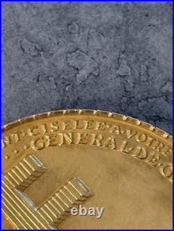 Médaillon Commemorative General De Gaulle En Bronze Doré A L'or