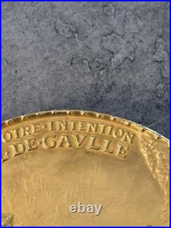 Médaillon Commemorative General De Gaulle En Bronze Doré A L'or