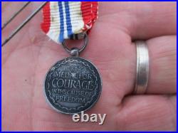 Miniature King's Medal for Courage Cause of Freedom George VI WWII 17 mm