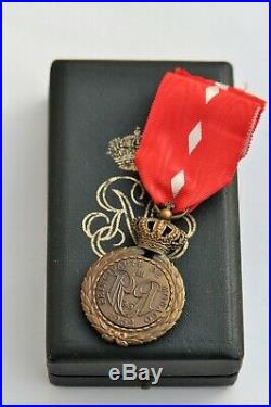 Monaco Ordre des Arts et des Lettres, chevalier en bronze, dans sa boite