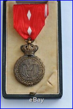 Monaco Ordre des Arts et des Lettres, chevalier en bronze, dans sa boite