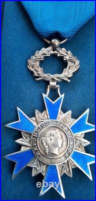 ONM argent massif 1963 Ordre National du Mérite France Chevalier boite ORIGINAL ONM argent massif 1963 Ordre National du Mérite France Chevalier boite ORIGINAL