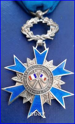 ONM argent massif 1963 Ordre National du Mérite France Chevalier boite ORIGINAL ONM argent massif 1963 Ordre National du Mérite France Chevalier boite ORIGINAL