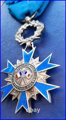 ONM argent massif 1963 Ordre National du Mérite France Chevalier boite ORIGINAL ONM argent massif 1963 Ordre National du Mérite France Chevalier boite ORIGINAL