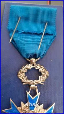 ONM argent massif 1963 Ordre National du Mérite France Chevalier boite ORIGINAL ONM argent massif 1963 Ordre National du Mérite France Chevalier boite ORIGINAL
