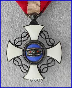 ORDRE DE LA COURONNE D'ITALIE peu courante fabrication française medaille