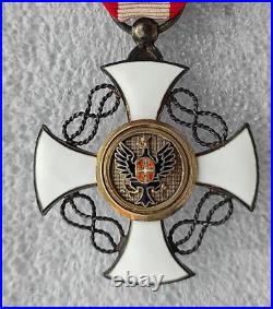 ORDRE DE LA COURONNE D'ITALIE peu courante fabrication française medaille