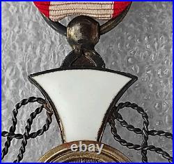 ORDRE DE LA COURONNE D'ITALIE peu courante fabrication française medaille
