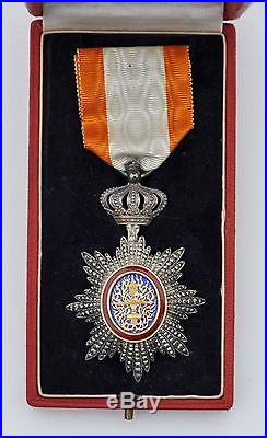 Ordre Royal du Cambodge, chevalier, centre en or, reperçé, signé Kretly, écrin
