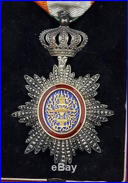 Ordre Royal du Cambodge, chevalier, centre en or, reperçé, signé Kretly, écrin
