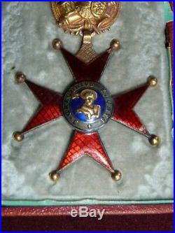 Ordre de Saint Grégoire le Grand en or avec trophées militaires en coffret