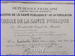 Ordre de la Santé Publique, fait Chevalier R. De Latouche 1949 52 x38 Cm